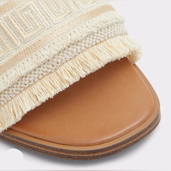 NEW IN BOX! ALDO Nalani fringe flat sandals in gold Greek Key Pattern Women’s 8 - Picture 8 of 9